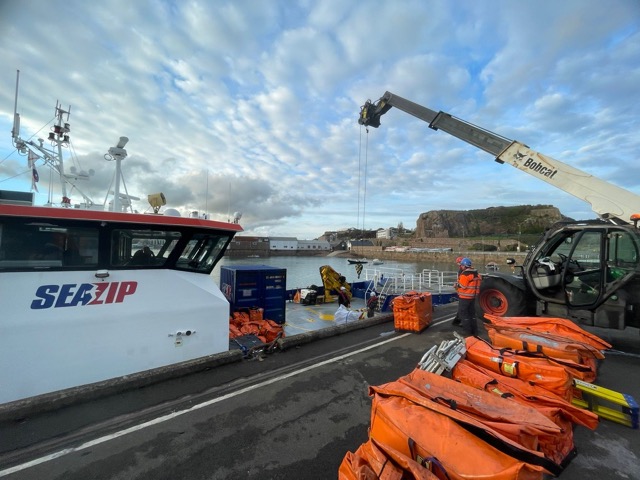 Discharging with Iris Freight supplying craneage